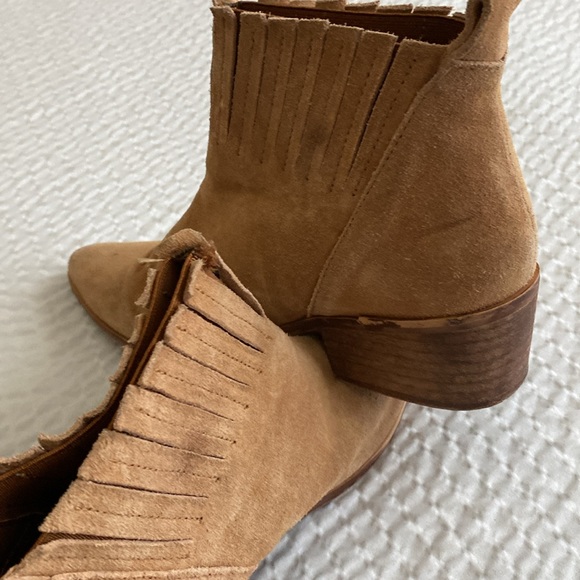 Tan suede ankle boots by Coconut Mattisse size 9 - Picture 3 of 4